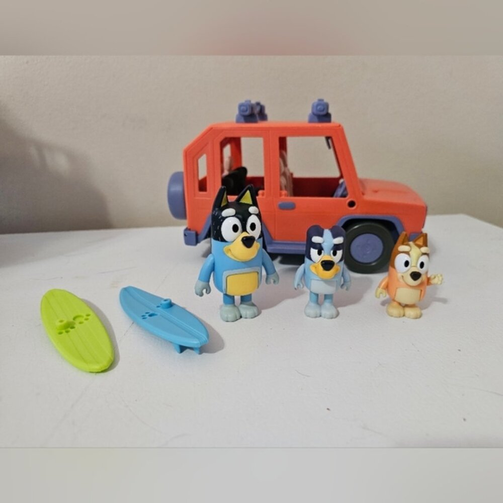 Bluey Heeler Family 4WD Vehicle and 3 Figures
